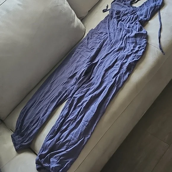 Cupshe Navy Halter Wide-Leg Jumpsuit with Pockets - Picture 6 of 12